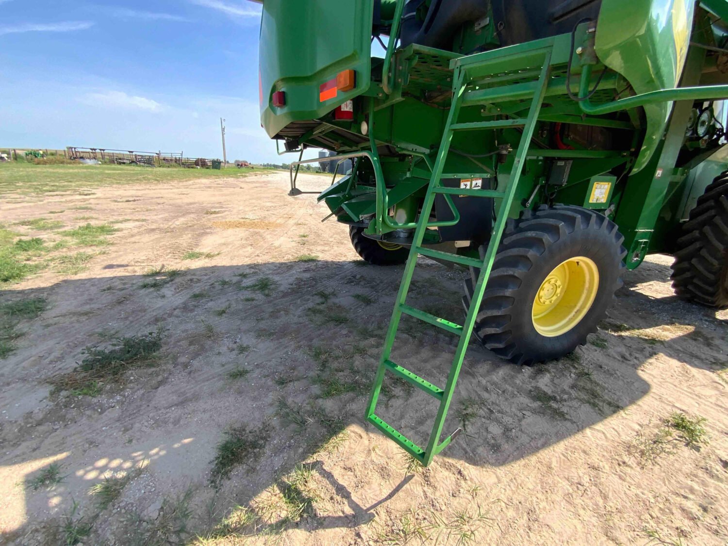 2006 John Deere 9660 STS 2WD Combine (13)