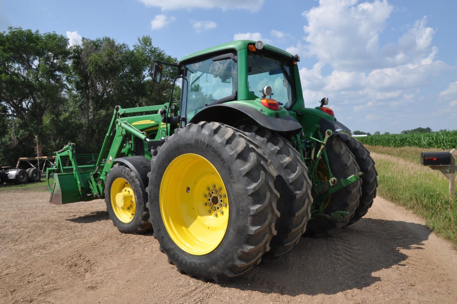 2009 John Deere 7430 Premium MFWD Tractor (6)