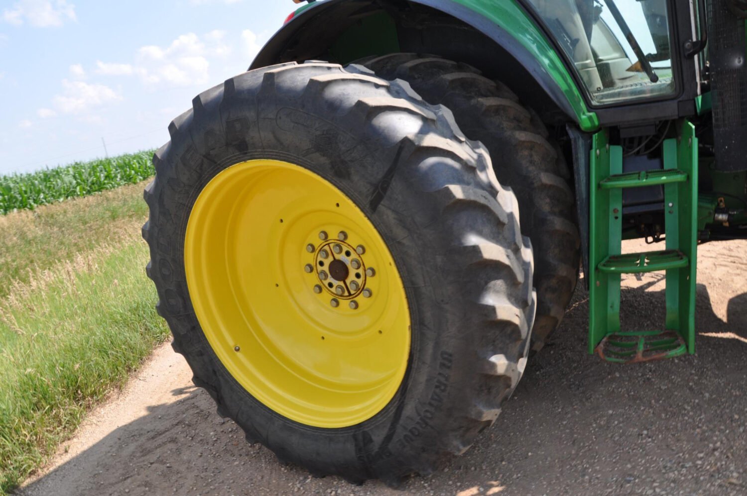 2009 John Deere 7430 Premium MFWD Tractor (63)