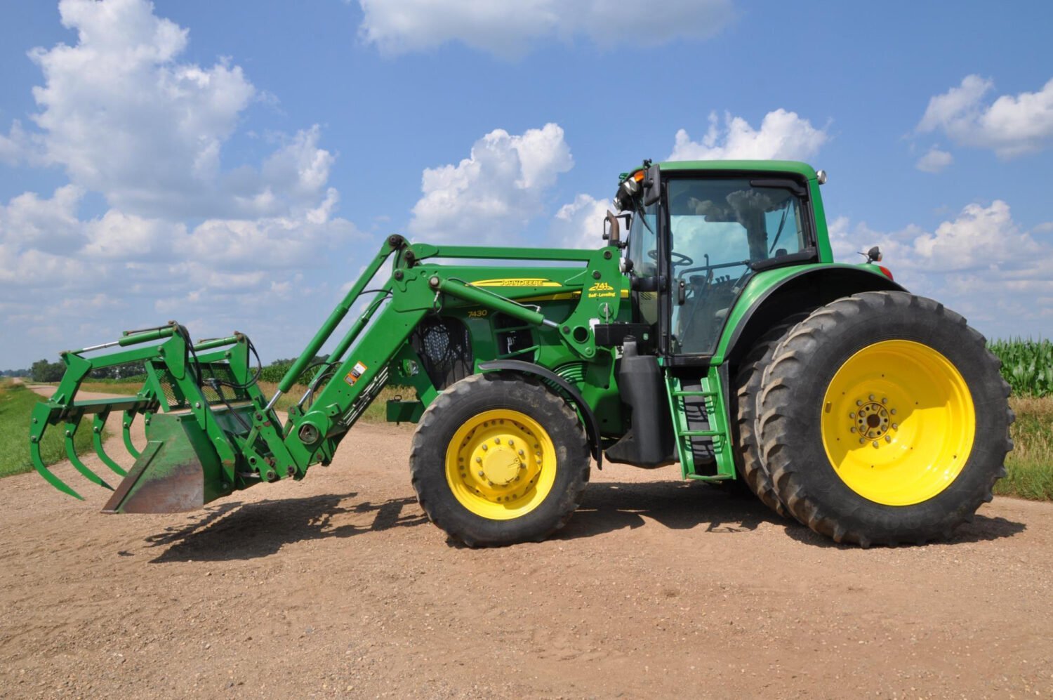 2009 John Deere 7430 Premium MFWD Tractor (8)