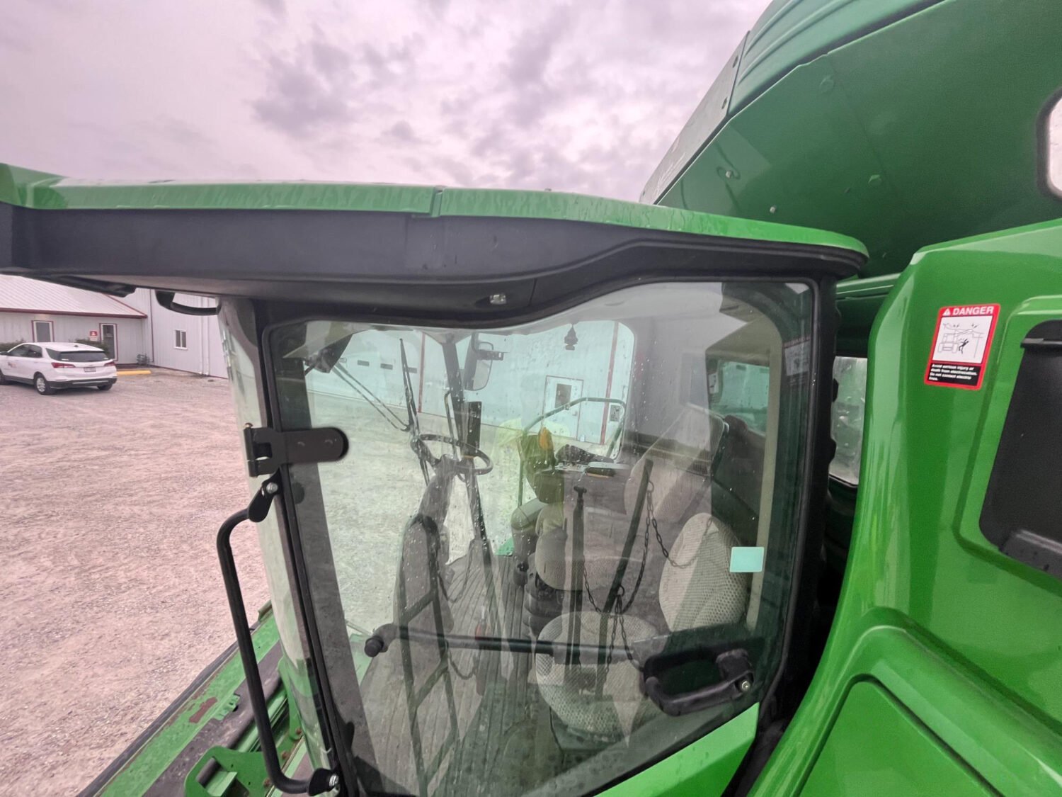 2014 John Deere S660 4WD Combine (141)