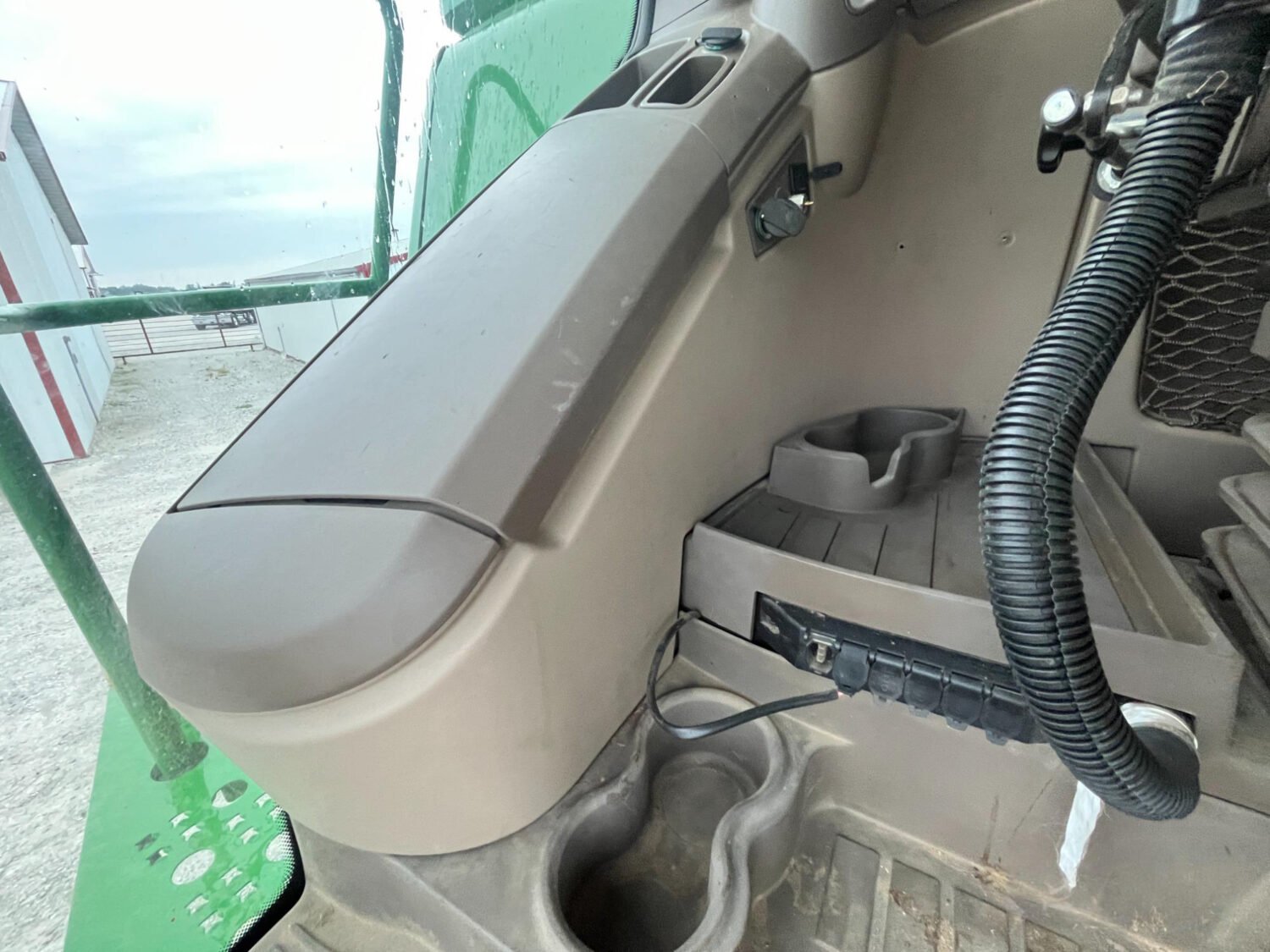 2014 John Deere S660 4WD Combine (175)