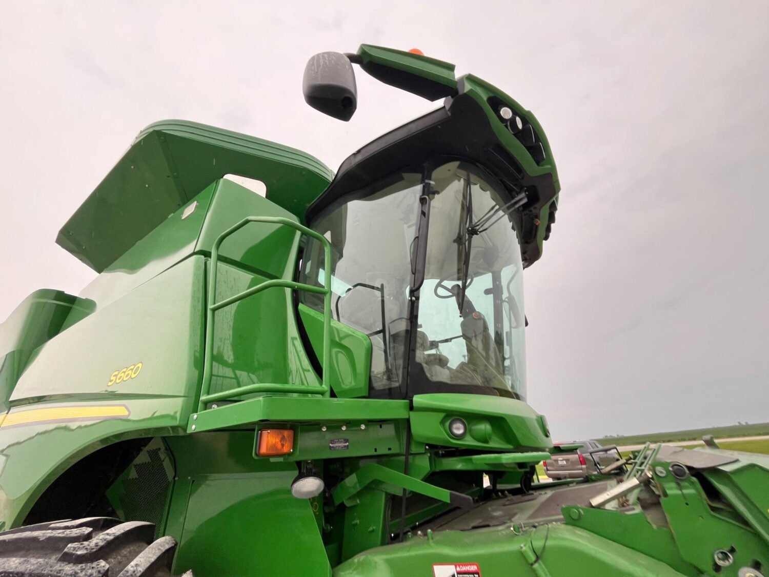 2014 John Deere S660 4WD Combine (42)