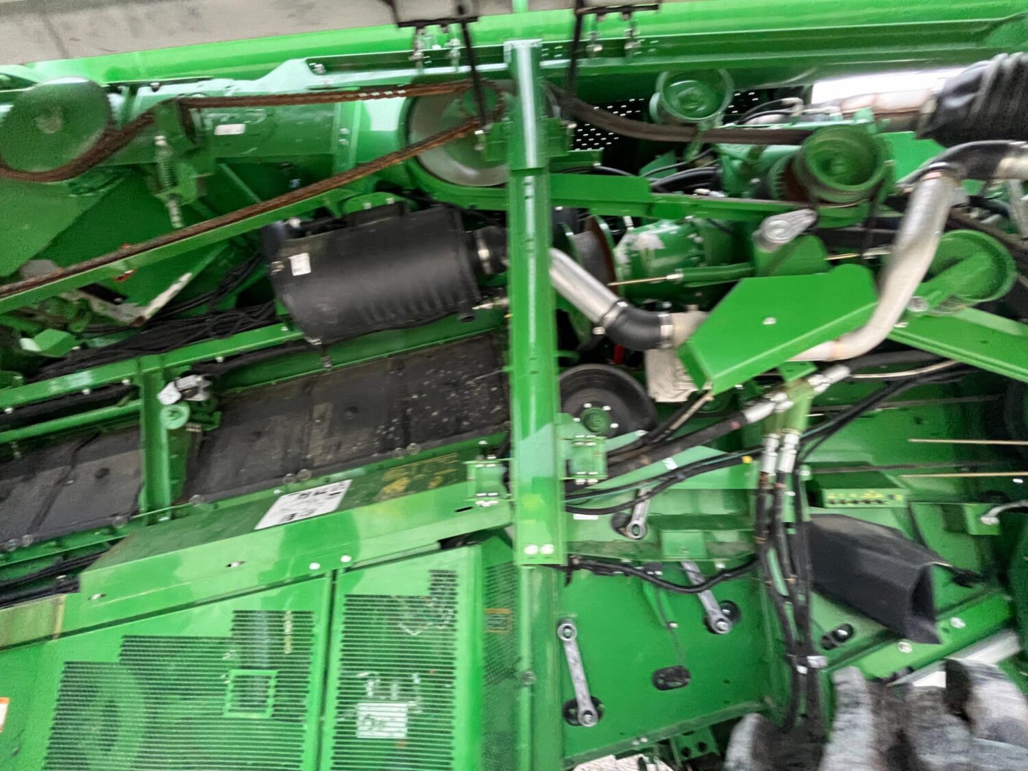 2014 John Deere S660 4WD Combine (61)