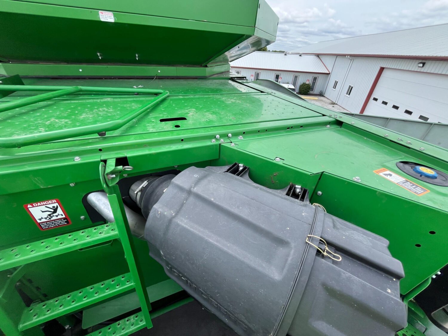 2015 John Deere S680 4WD Combine (128)