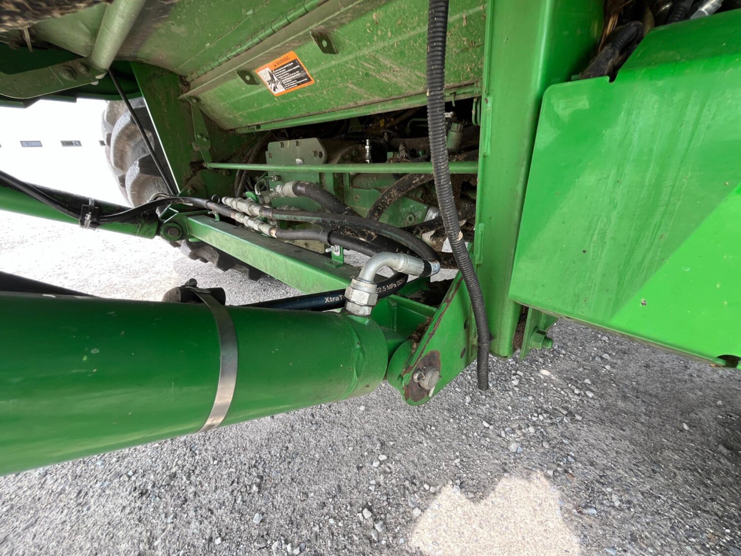 2015 John Deere S680 4WD Combine (60)