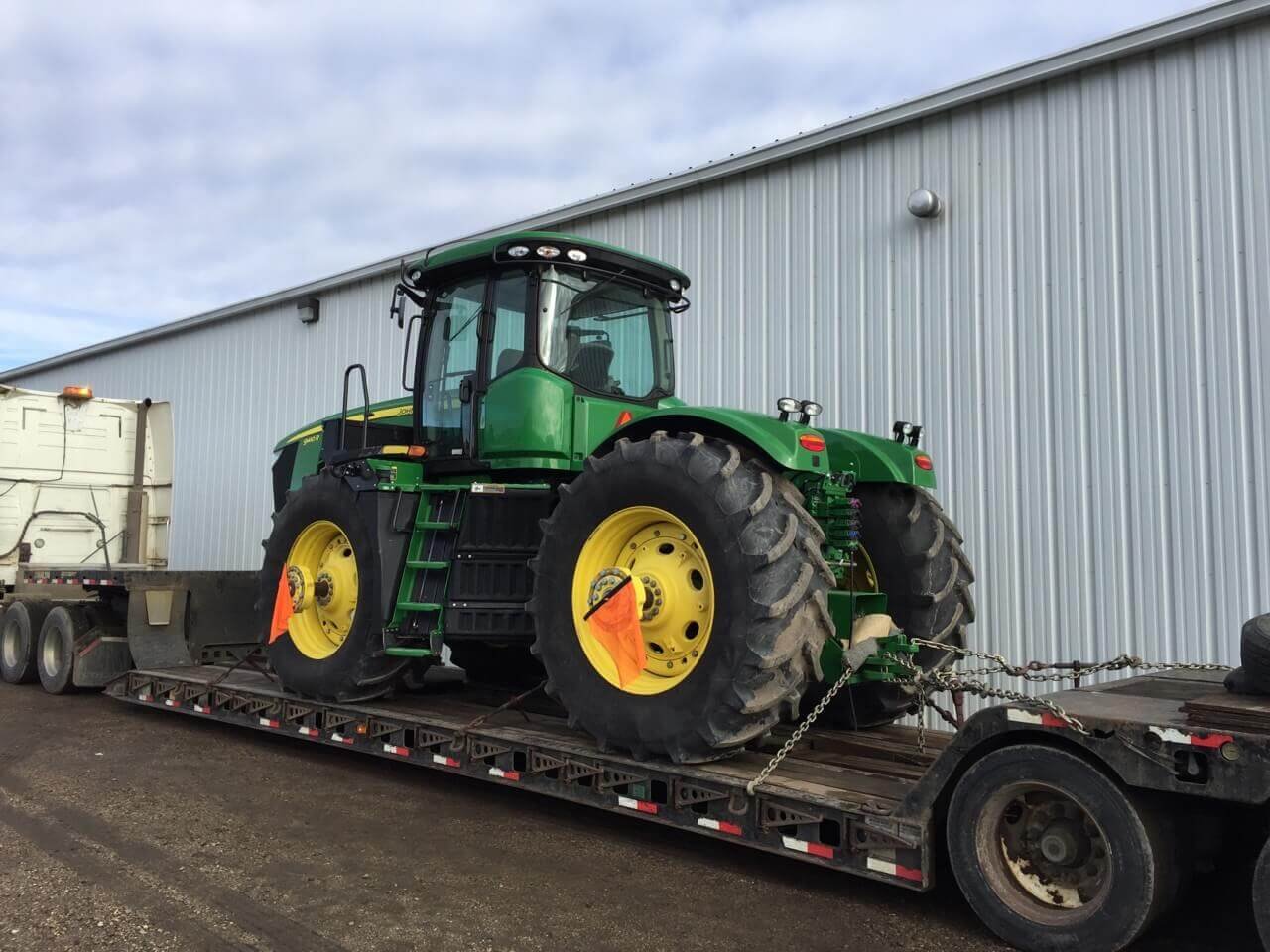 john-deere-9410R-tractor