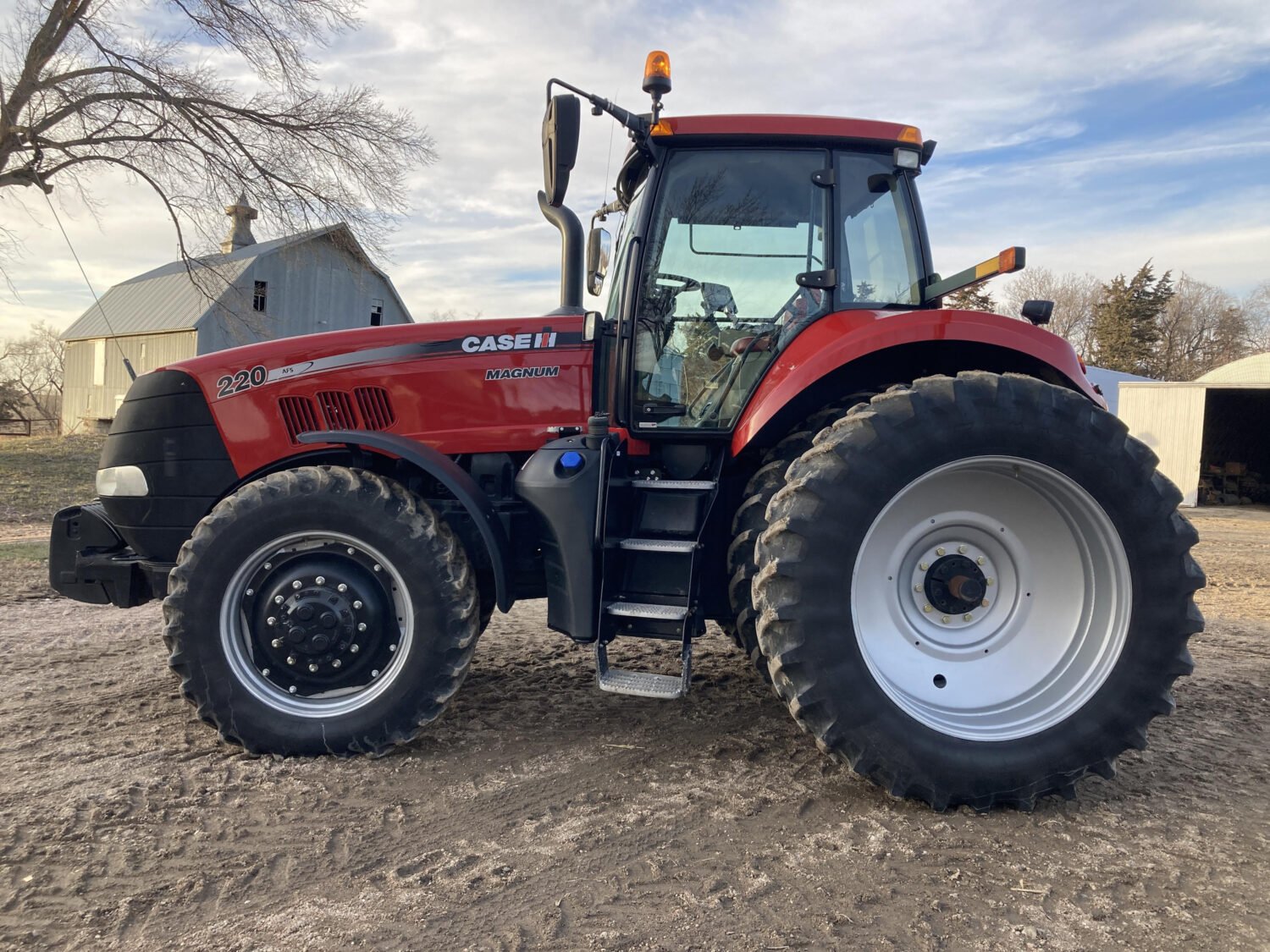 caseih220magnummfwdtractor_d48f6fc88a094888bc603f2d18582ff0-ra